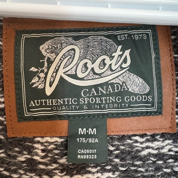 Women’s Roots Gray Chunky Knit Cardigan Wool Sweater - Picture 2 of 8